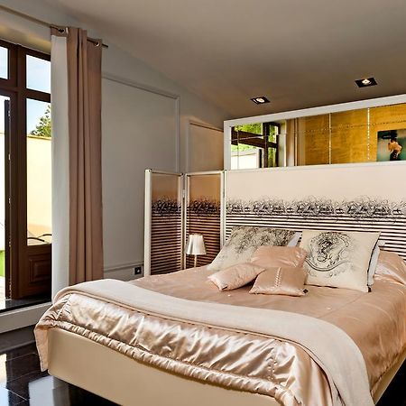 ชาโต ลา มอท ดู แบร์รี Bed & Breakfast Moulon-sur-Dordogne ภายนอก รูปภาพ