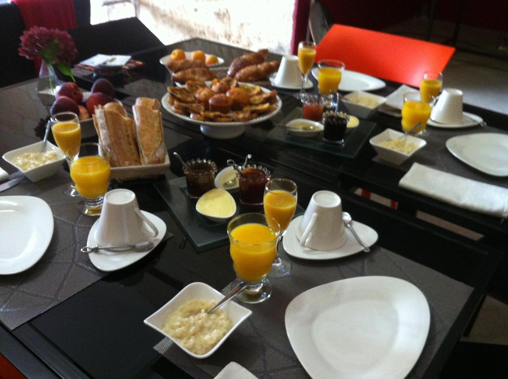 ชาโต ลา มอท ดู แบร์รี Bed & Breakfast Moulon-sur-Dordogne ภายนอก รูปภาพ