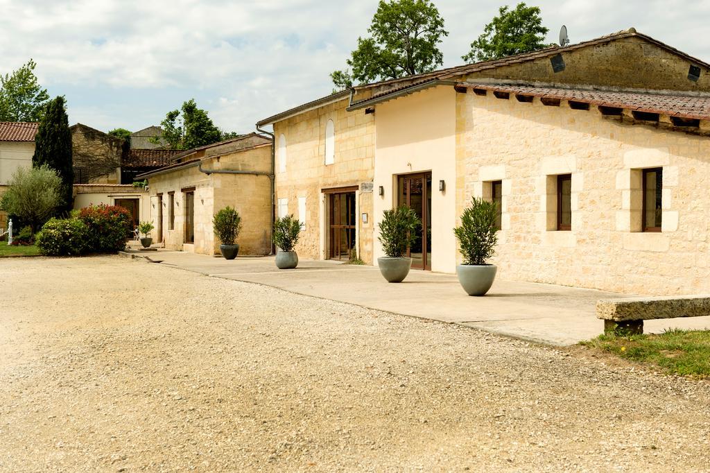 ชาโต ลา มอท ดู แบร์รี Bed & Breakfast Moulon-sur-Dordogne ภายนอก รูปภาพ