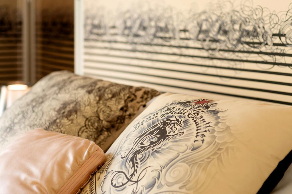 ชาโต ลา มอท ดู แบร์รี Bed & Breakfast Moulon-sur-Dordogne ภายนอก รูปภาพ