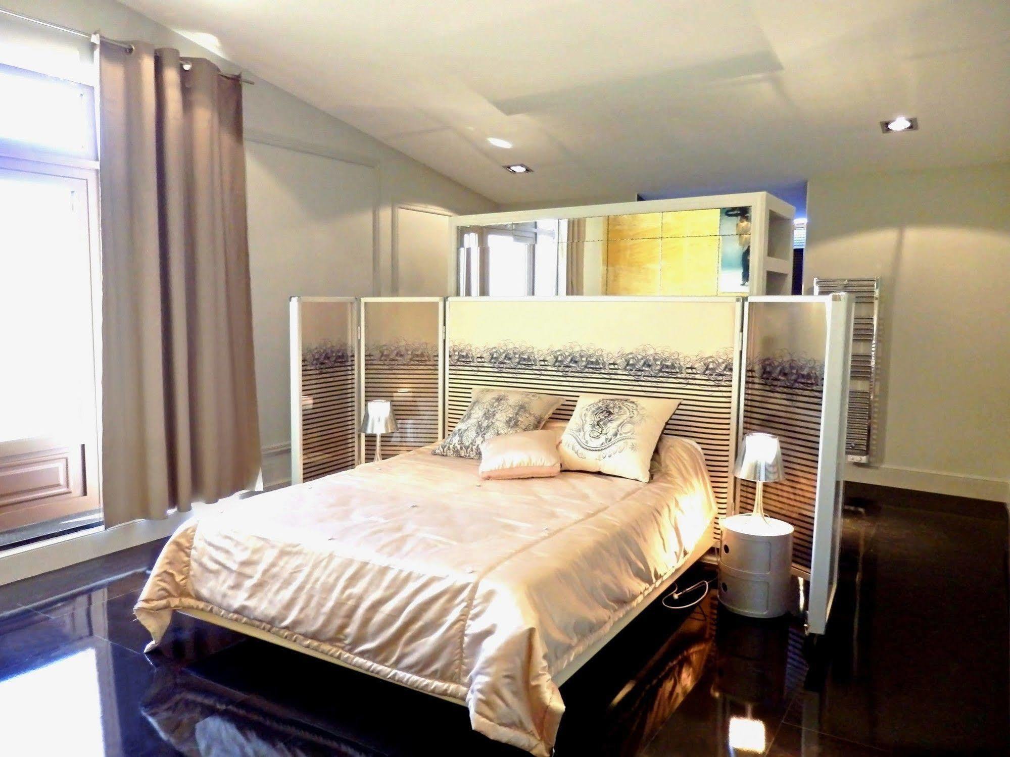ชาโต ลา มอท ดู แบร์รี Bed & Breakfast Moulon-sur-Dordogne ภายนอก รูปภาพ