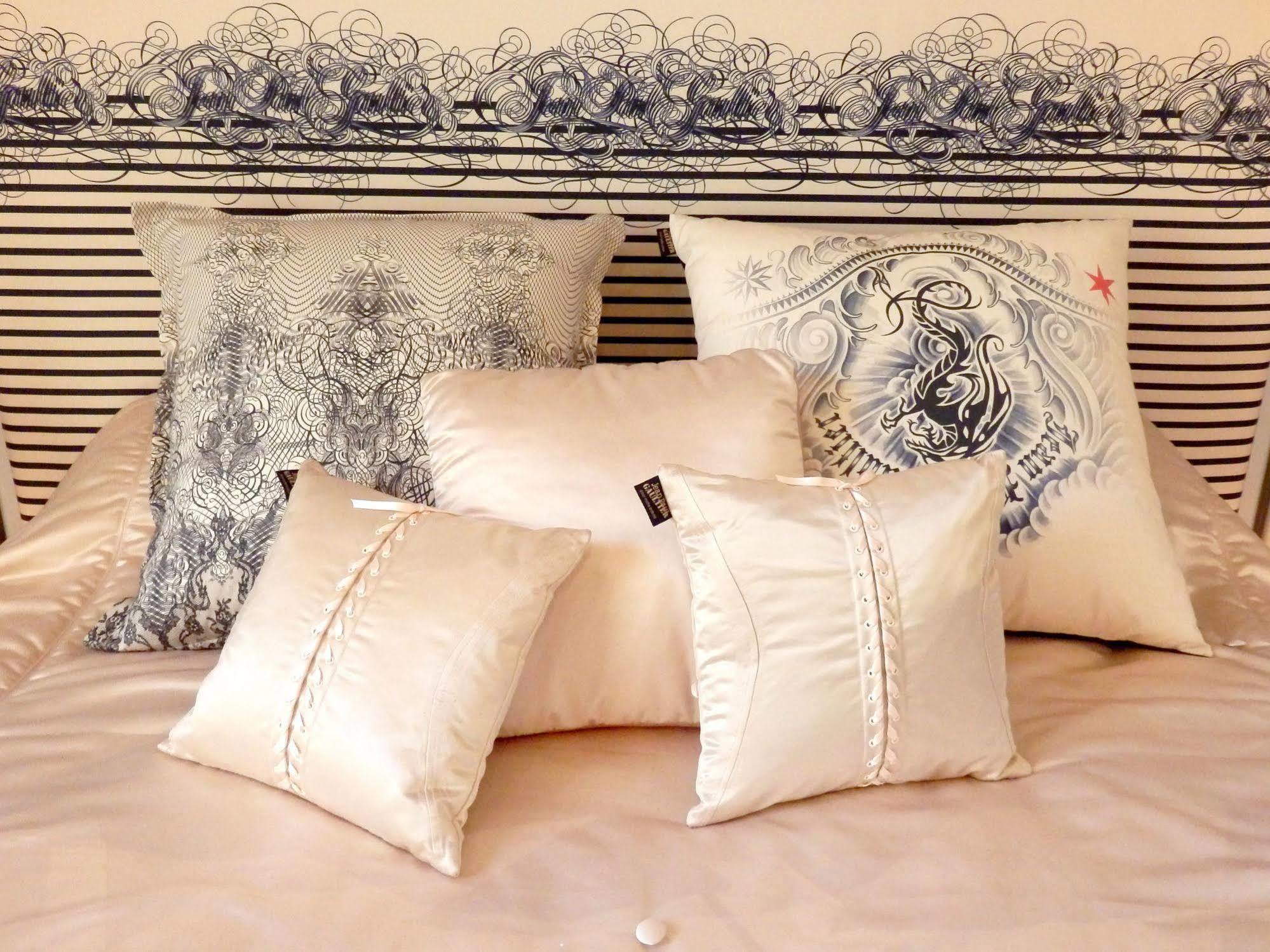 ชาโต ลา มอท ดู แบร์รี Bed & Breakfast Moulon-sur-Dordogne ภายนอก รูปภาพ