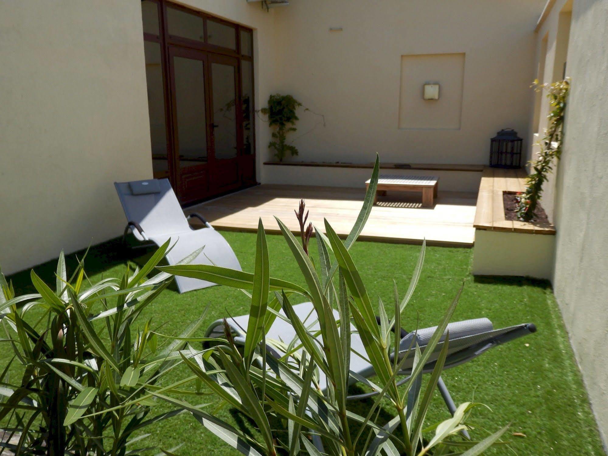 ชาโต ลา มอท ดู แบร์รี Bed & Breakfast Moulon-sur-Dordogne ภายนอก รูปภาพ