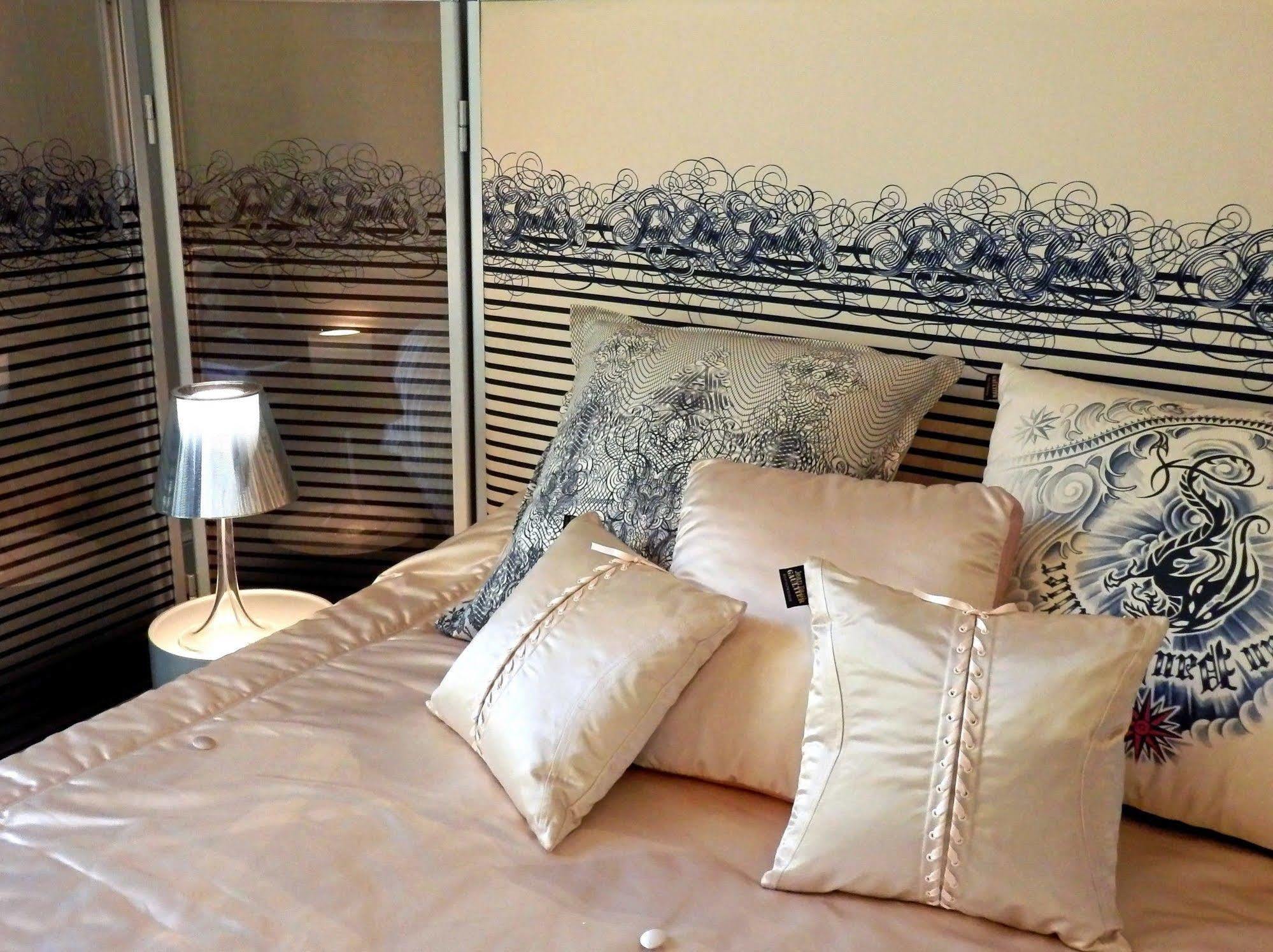 ชาโต ลา มอท ดู แบร์รี Bed & Breakfast Moulon-sur-Dordogne ภายนอก รูปภาพ