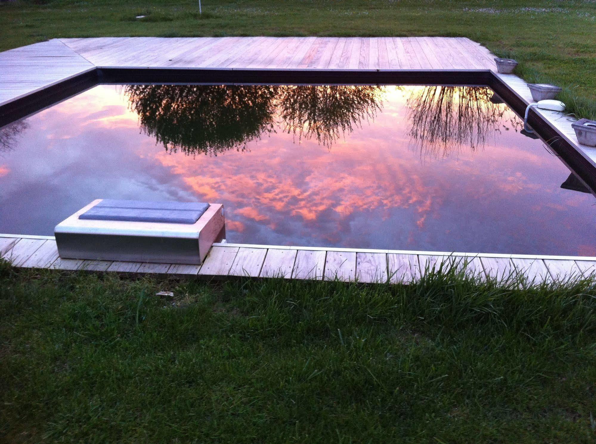 ชาโต ลา มอท ดู แบร์รี Bed & Breakfast Moulon-sur-Dordogne ภายนอก รูปภาพ