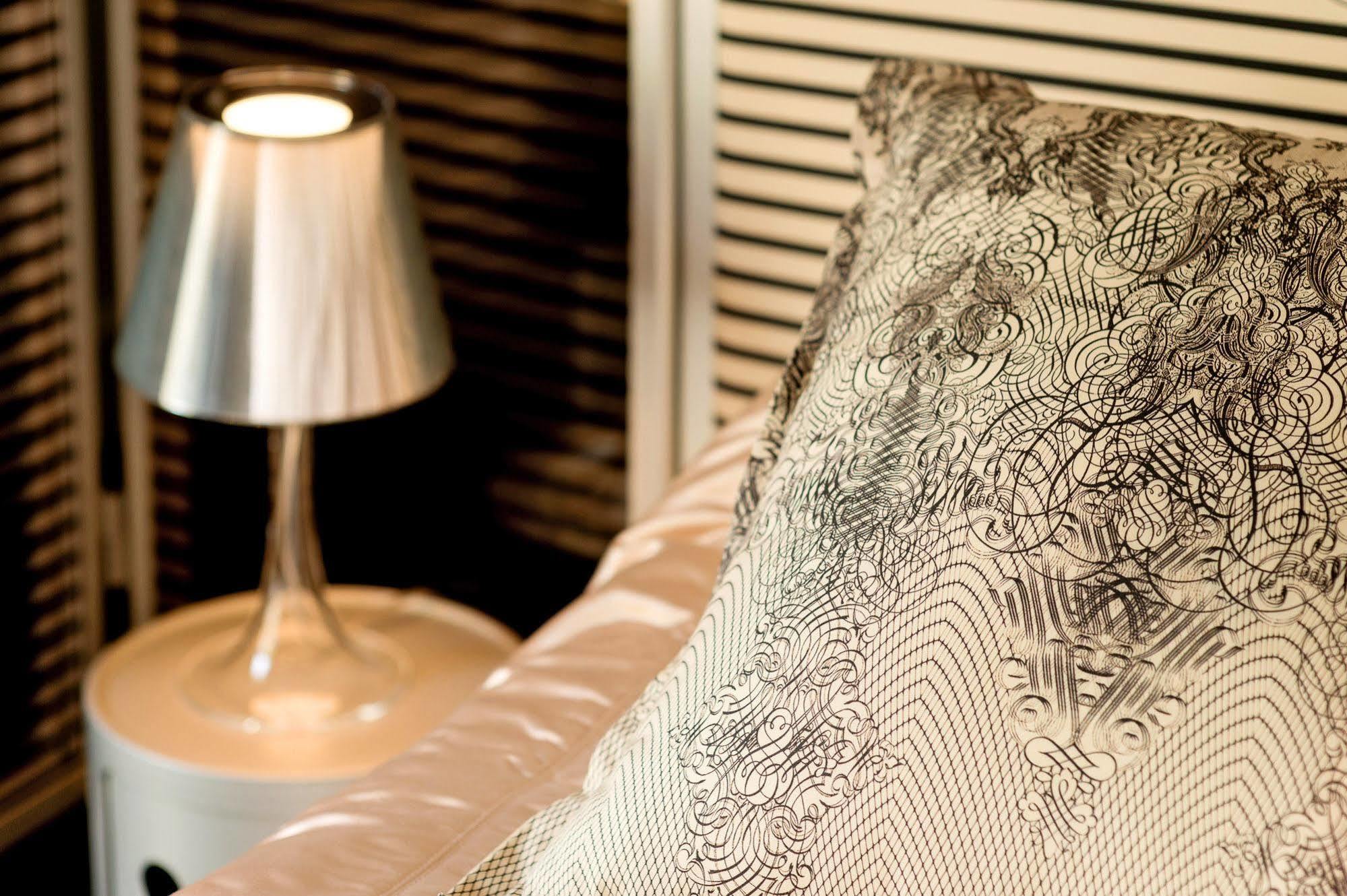 ชาโต ลา มอท ดู แบร์รี Bed & Breakfast Moulon-sur-Dordogne ภายนอก รูปภาพ