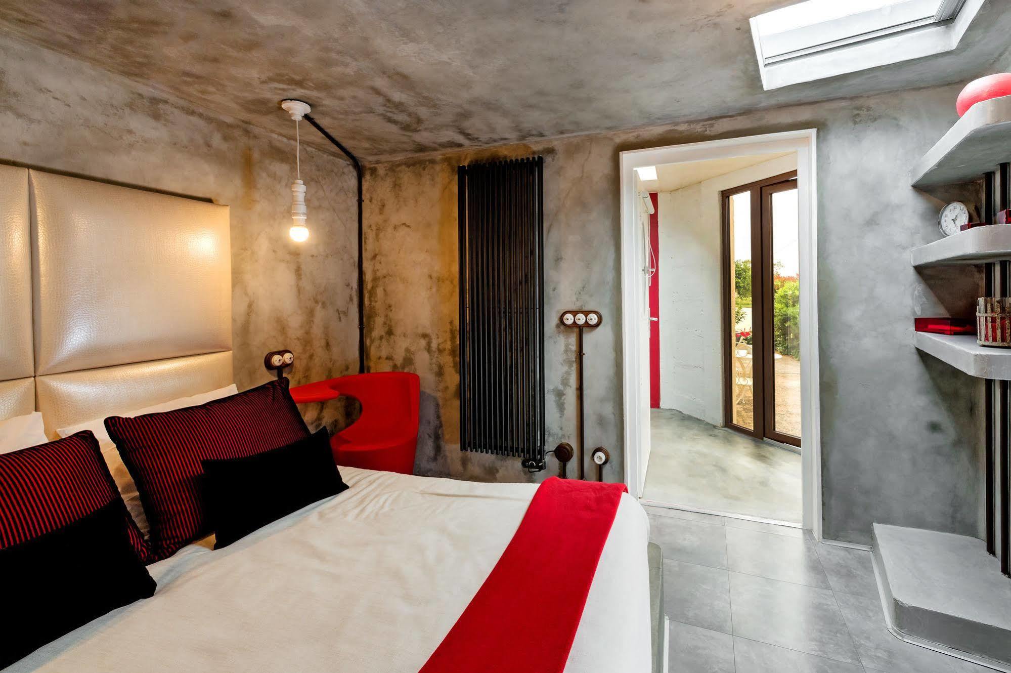 ชาโต ลา มอท ดู แบร์รี Bed & Breakfast Moulon-sur-Dordogne ภายนอก รูปภาพ