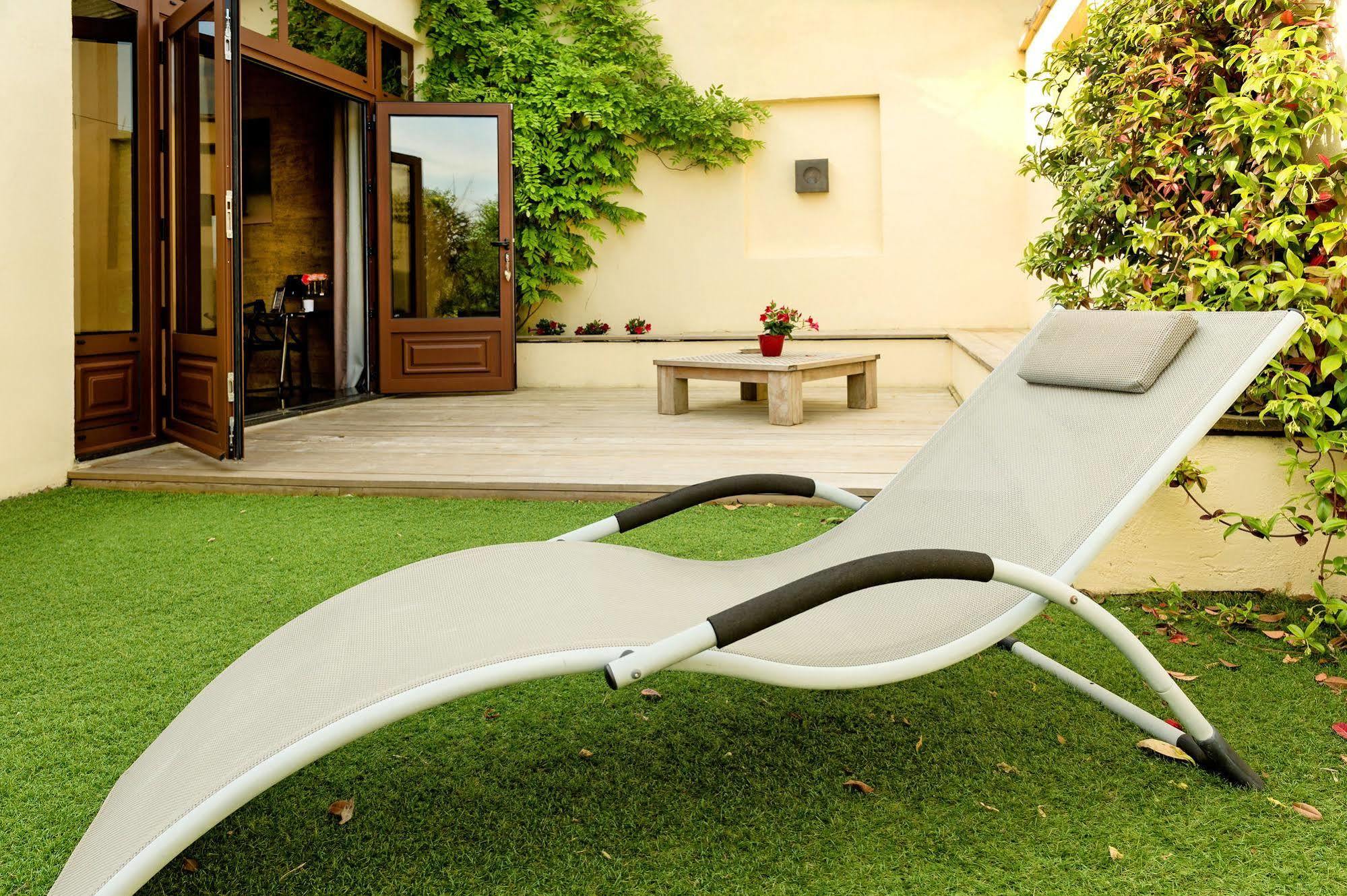 ชาโต ลา มอท ดู แบร์รี Bed & Breakfast Moulon-sur-Dordogne ภายนอก รูปภาพ