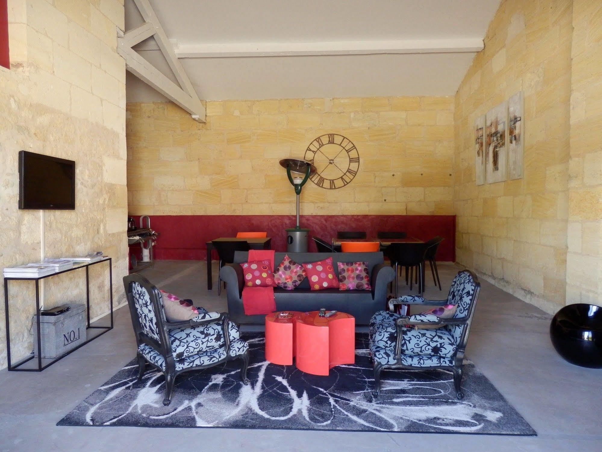 ชาโต ลา มอท ดู แบร์รี Bed & Breakfast Moulon-sur-Dordogne ภายนอก รูปภาพ