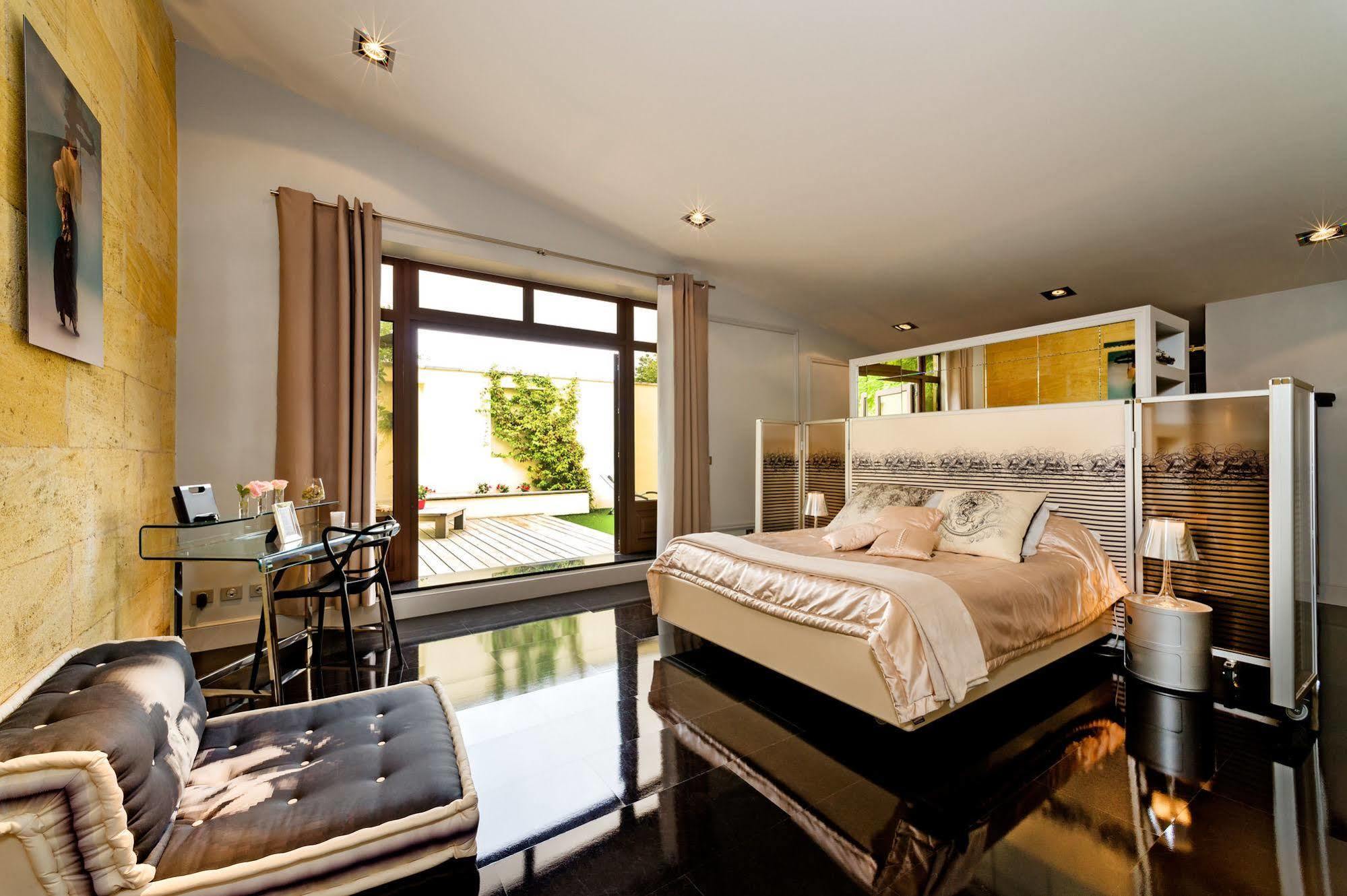 ชาโต ลา มอท ดู แบร์รี Bed & Breakfast Moulon-sur-Dordogne ภายนอก รูปภาพ