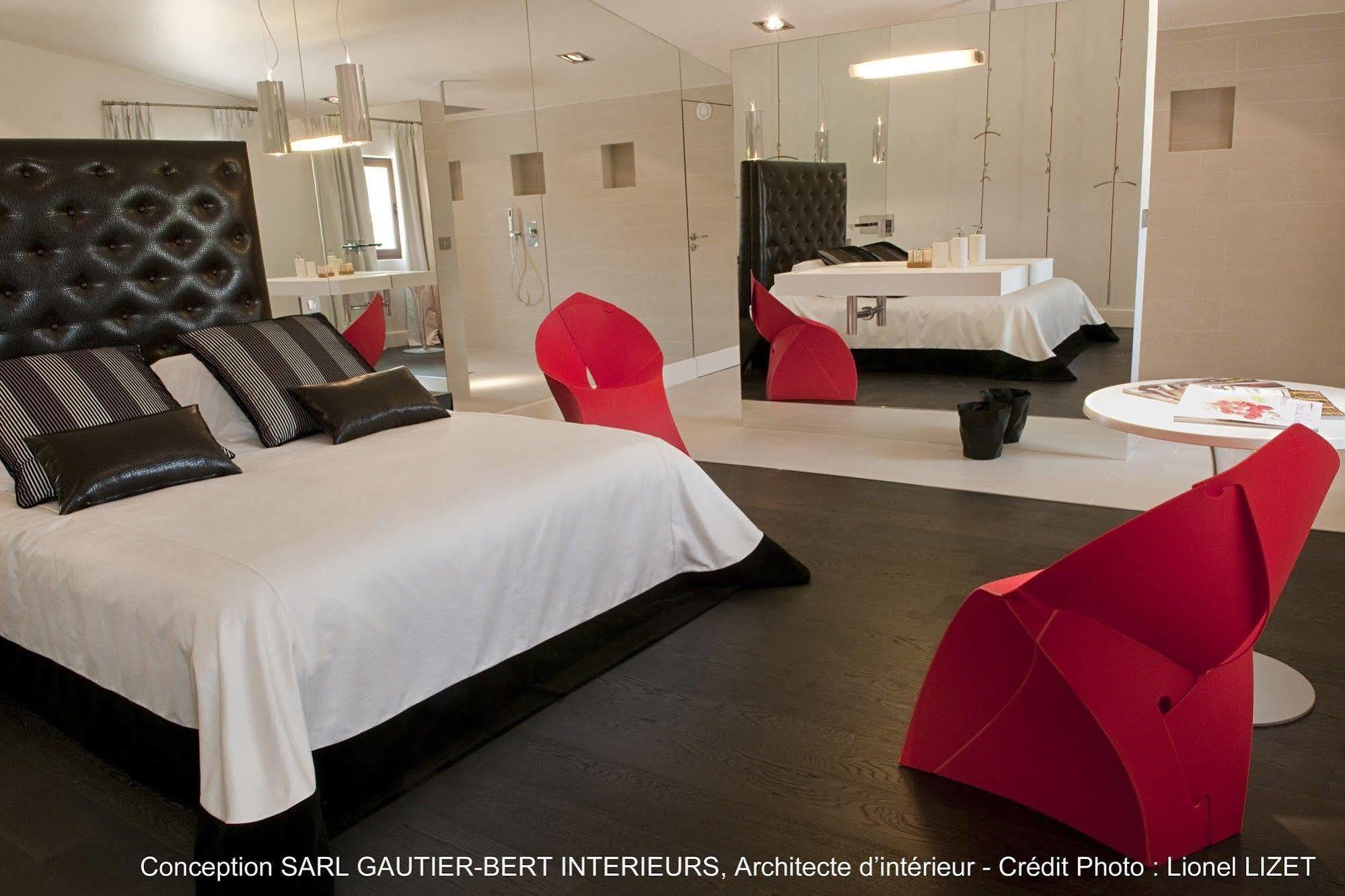 ชาโต ลา มอท ดู แบร์รี Bed & Breakfast Moulon-sur-Dordogne ภายนอก รูปภาพ